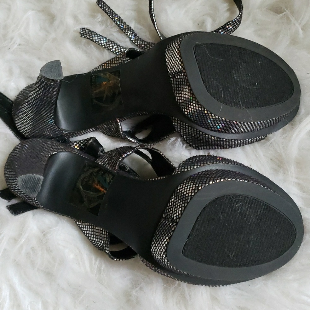 Shoes - Picture 2 of 4